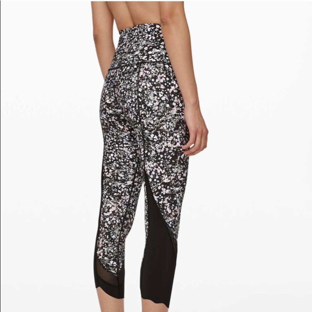 Lululemon Wunder Under Crop II *Roll Down Scallop Luxtreme 24"